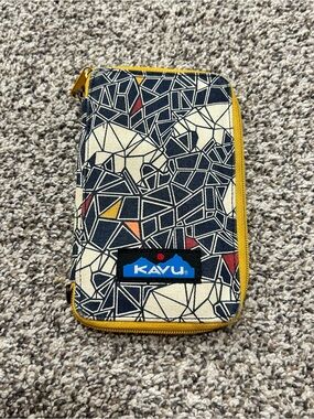 Kavu Zip Around Wallet NO STRAP Pre Owned Outdoors Multicolor Bears Travel